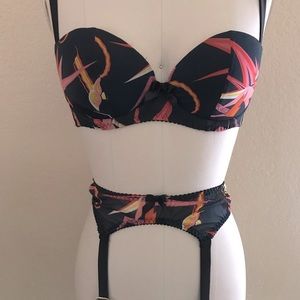 Agent Provocateur Two Piece Bra and Spender Set; Black Multicolored Fairly New